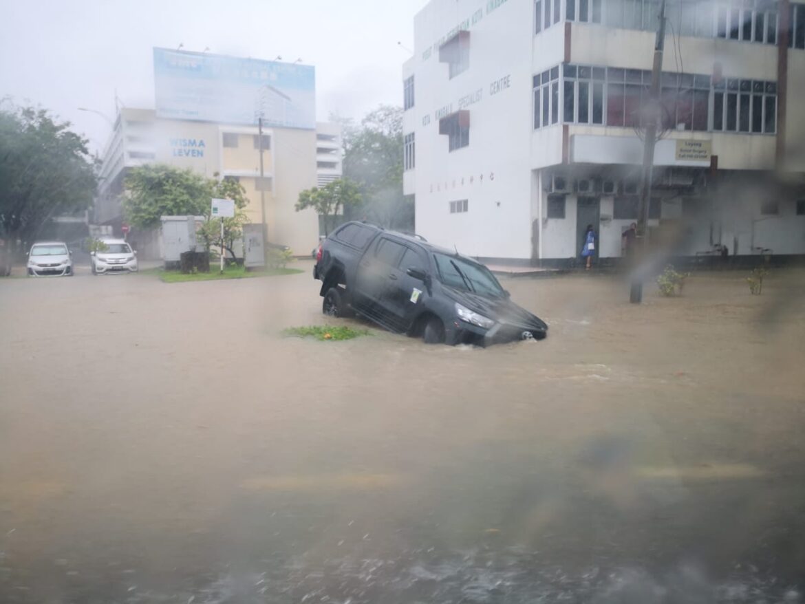 Beberapa lokasi sekitar ibu negeri dilanda banjir