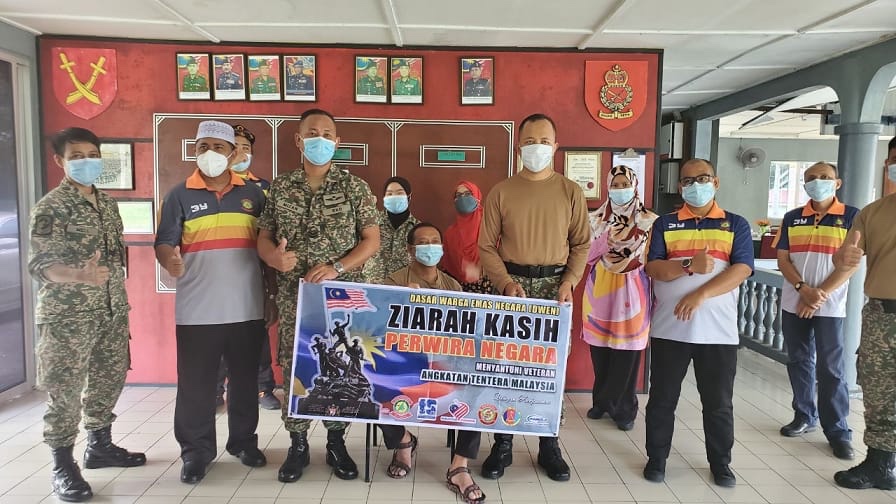 16 veteran ATM di Labuan terima sumbangan Ziarah Kasih Perwira Negara