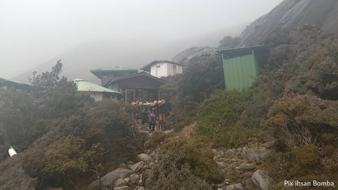 Dua pendaki Gunung Kinabalu cedera diselamatkan