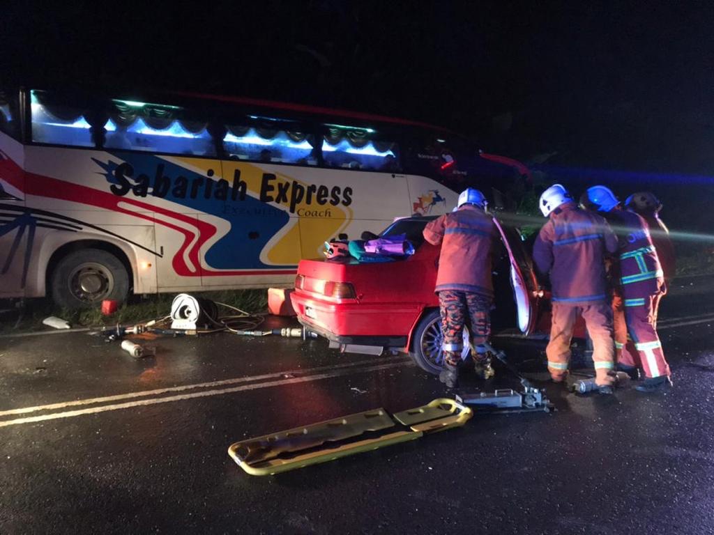 Pemandu maut, penumpang parah kereta bertembung bas ekspres