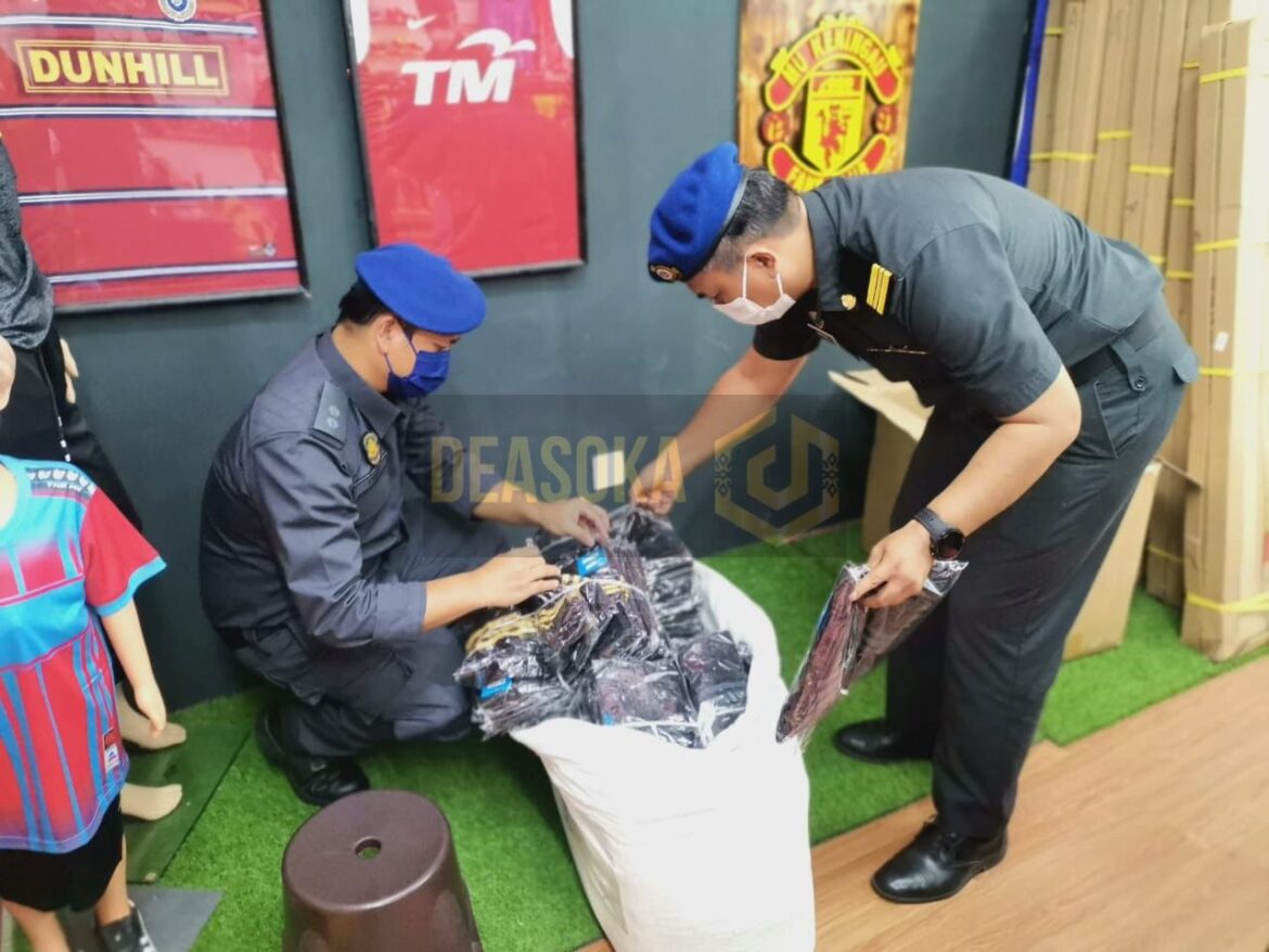 KPDNHEP rampas 5,567 pakaian sukan tiruan berjenama bernilai RM223,880