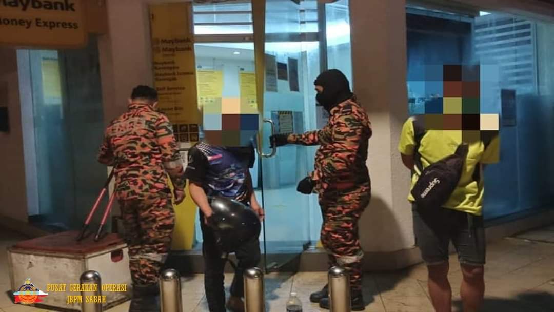 Bomba selamatkan dua lelaki terperangkap dalam ruang mesin ATM