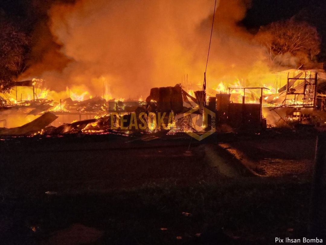 Empat rumah dan kedai runcit musnah terbakar