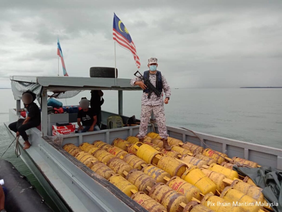 Maritim Malaysia rampas 700 tong gas LPG cuba diseludup ke negara jiran