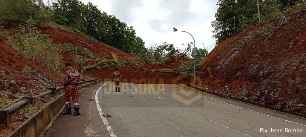 Jalan masuk Kompleks Sukan Ranau terputus akibat tanah runtuh
