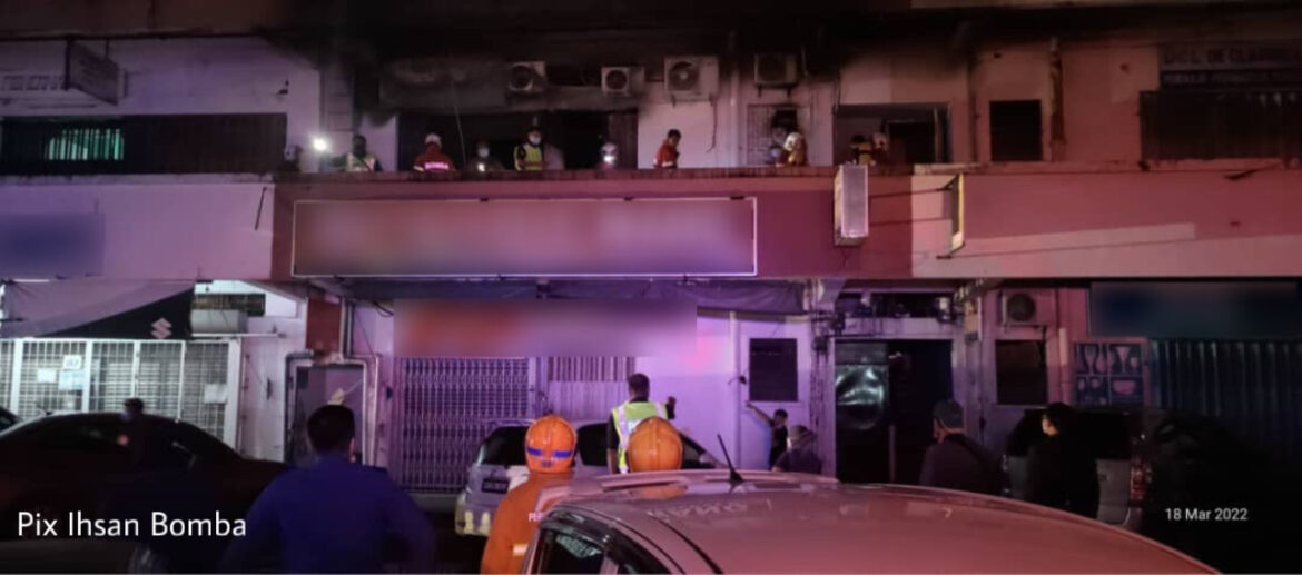 Gempar pejabat di Jalan Segama terbakar