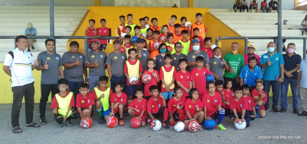 50 kanak-kanak sertai Klinik bola sepak anjuran JPKK Kampung Makakagas, Akademi Tuubagu