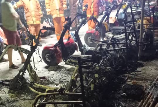 Enam motosikal tiga roda musnah terbakar