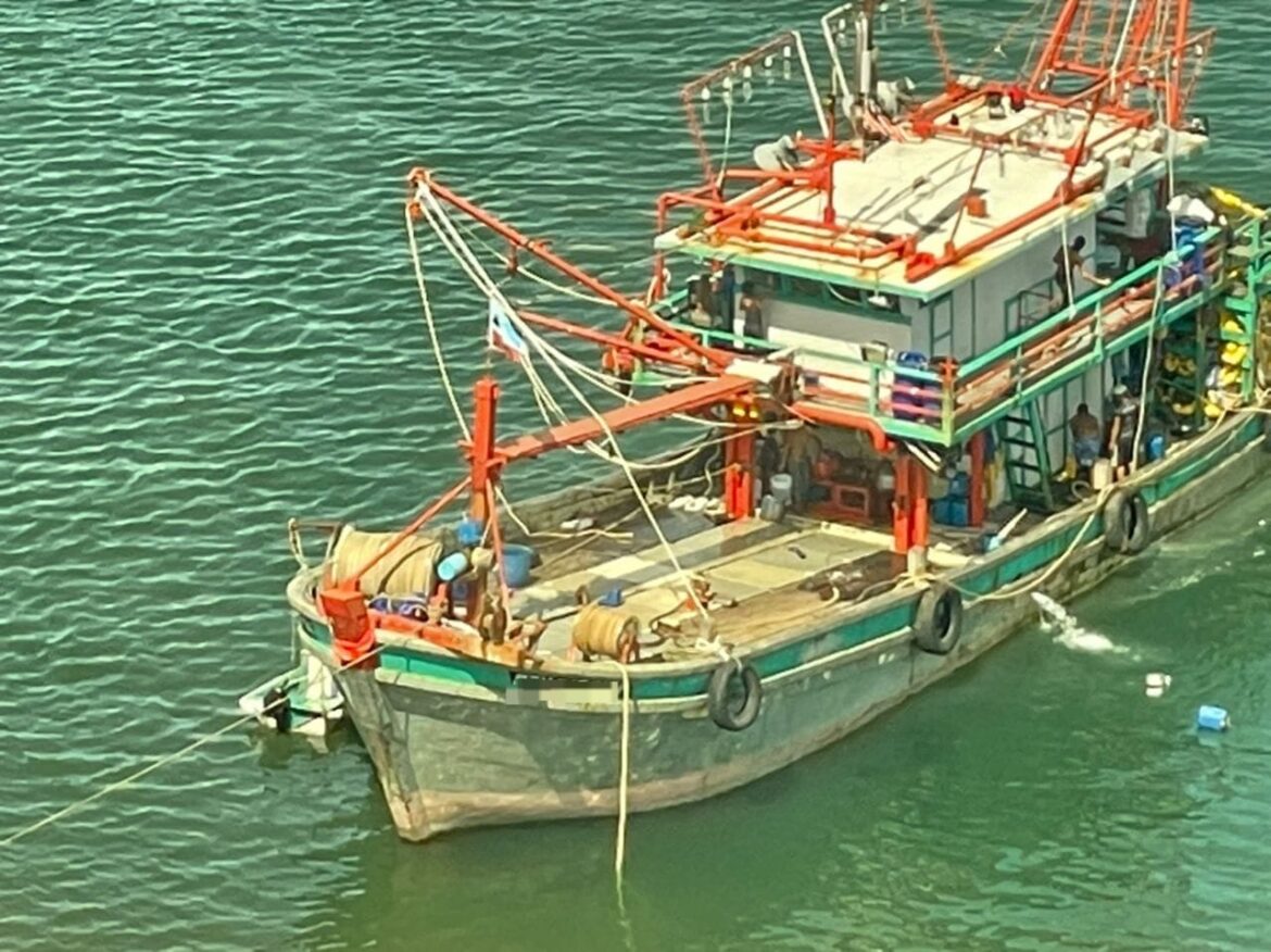 Buang sampah di pesisir laut, kapal nelayan dikenakan kompaun