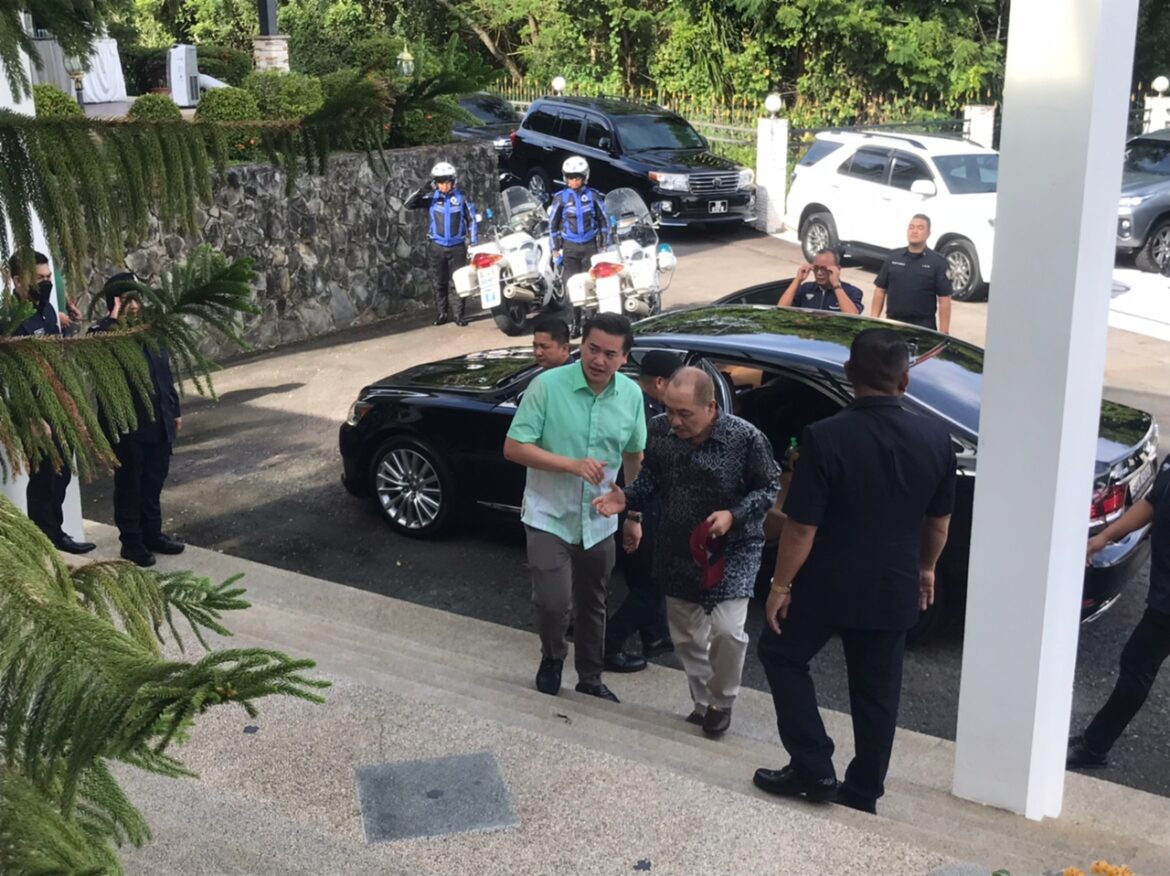 Hajiji bertemu pemimpin GRS, PH dan 5 ADUN UMNO