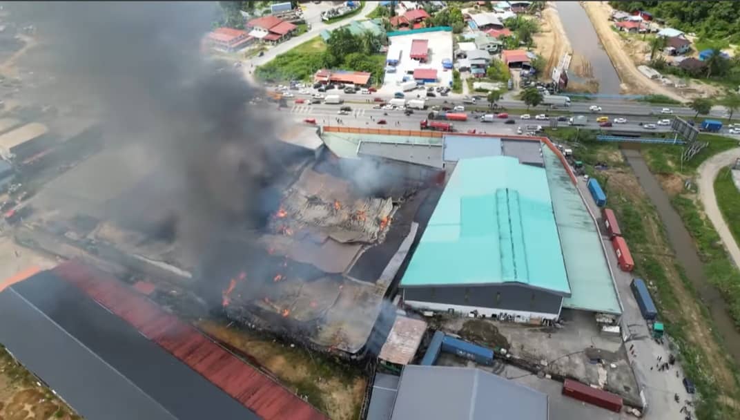 Pasar raya Bataras, kilang perabot musnah terbakar