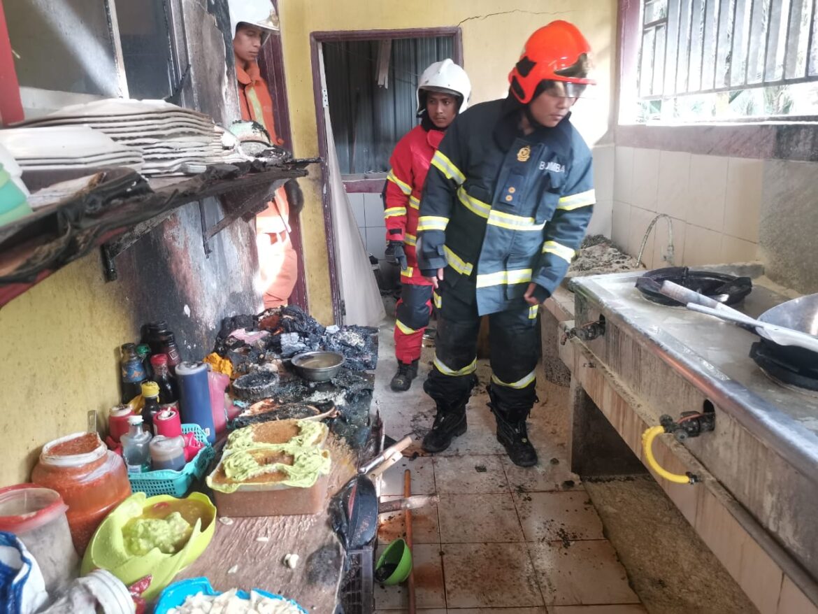 Tiga individu melecur, dapur restoran terbakar