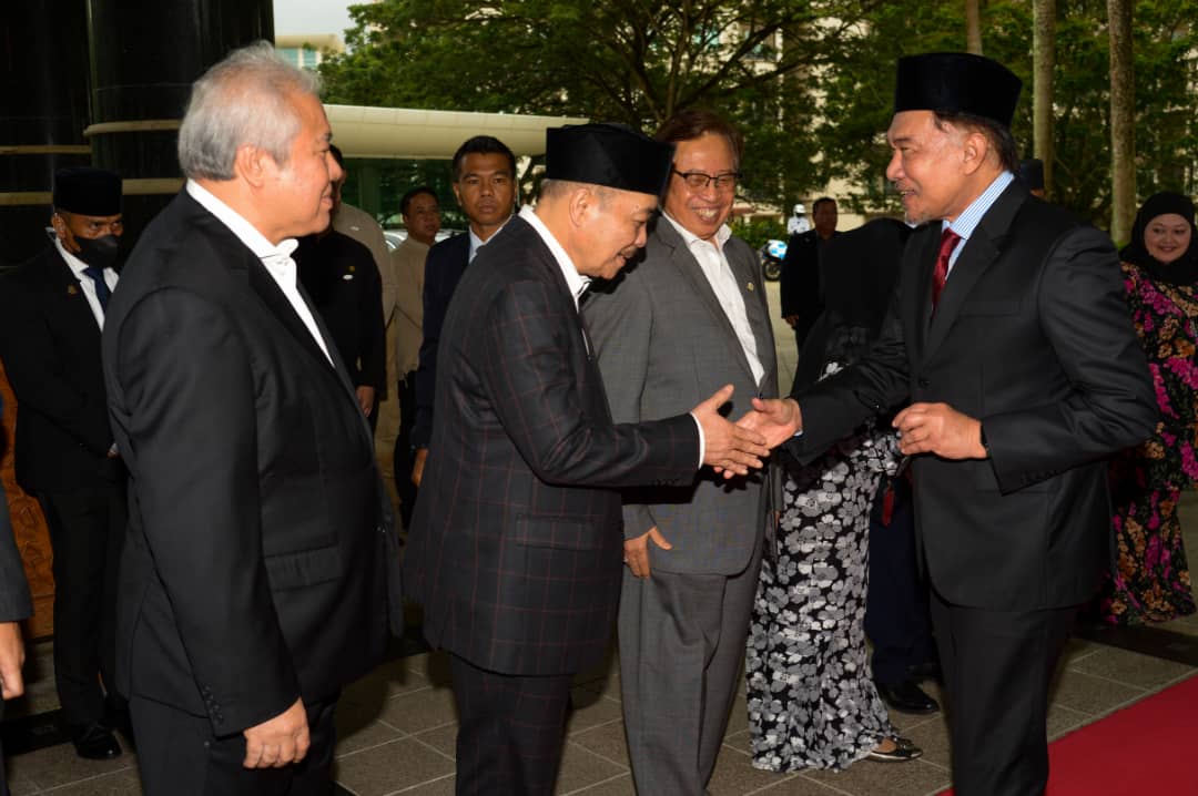 Hajiji sertai lawatan rasmi 2 hari Anwar di Brunei