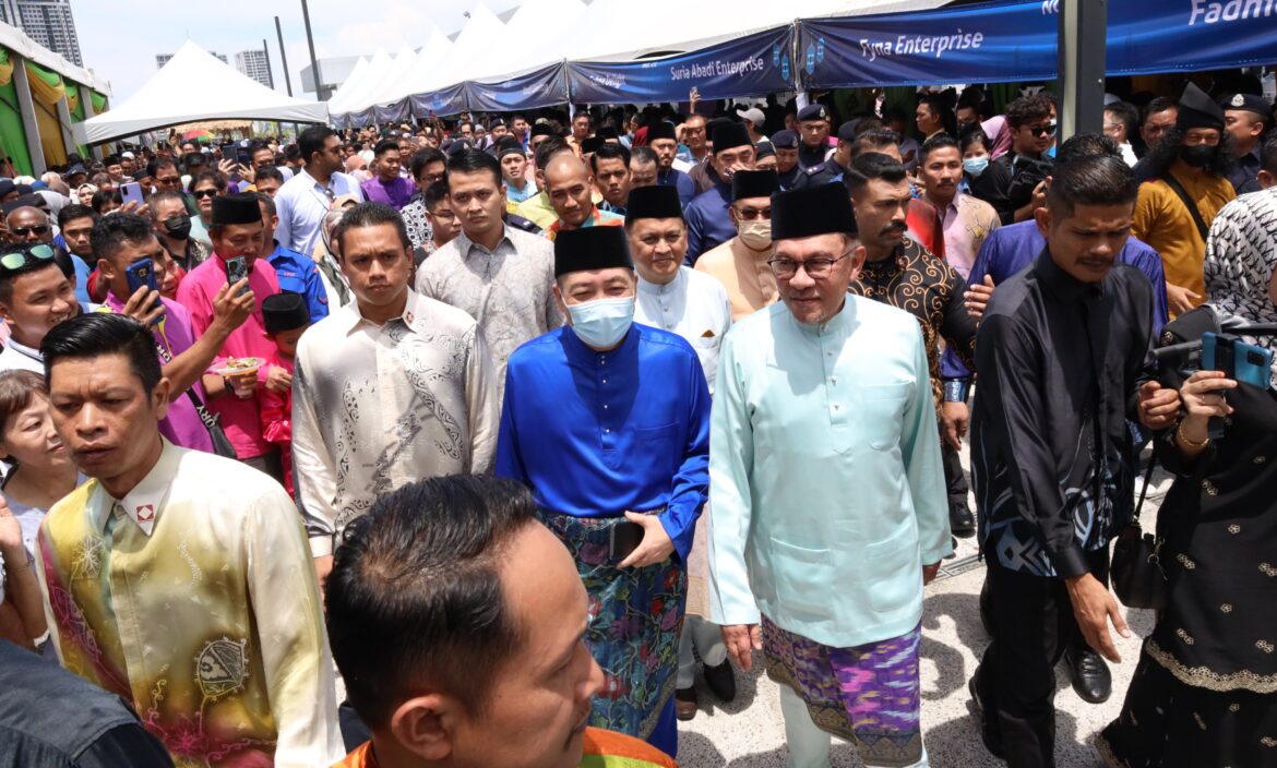 Kehadiran lebih 20,000 tetamu meriahkan Majlis Rumah Terbuka Aidilfitri Kerajaan Negeri Sabah
