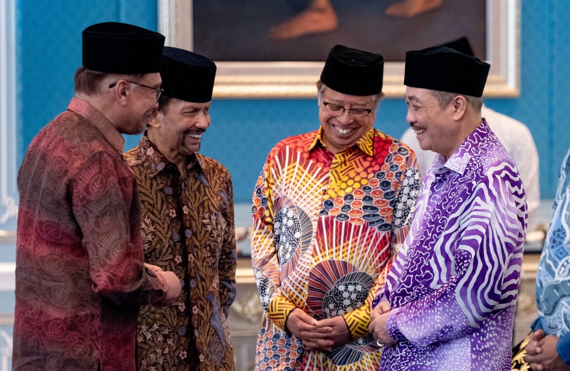 Ketua Menteri Sabah hadir dalam majlis pertemuan Sultan Brunei