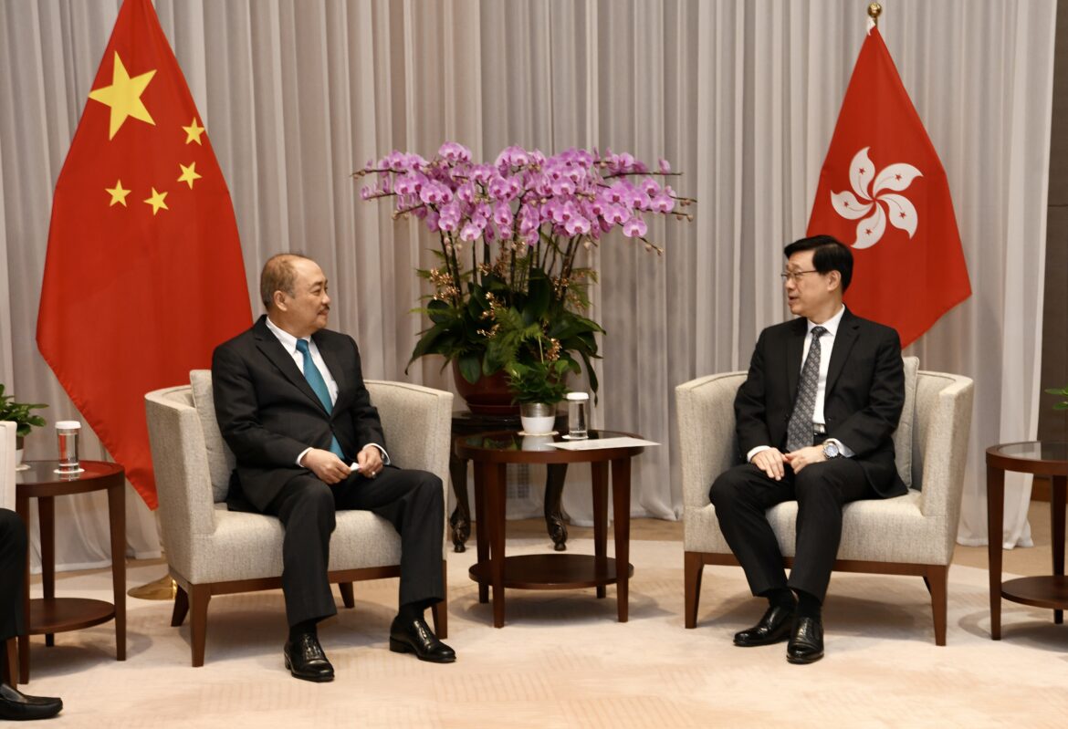 CM meets Hong Kong Chief Executive to wrap up trade mission