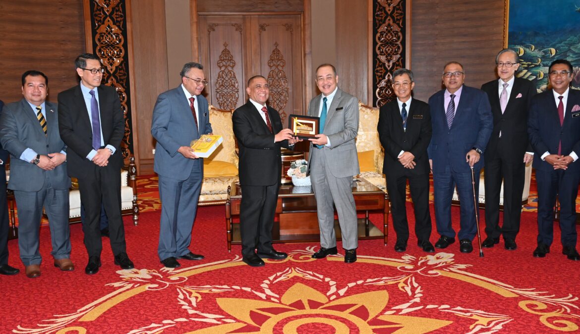 Ketua Menteri terima kunjungan hormat MB Perak
