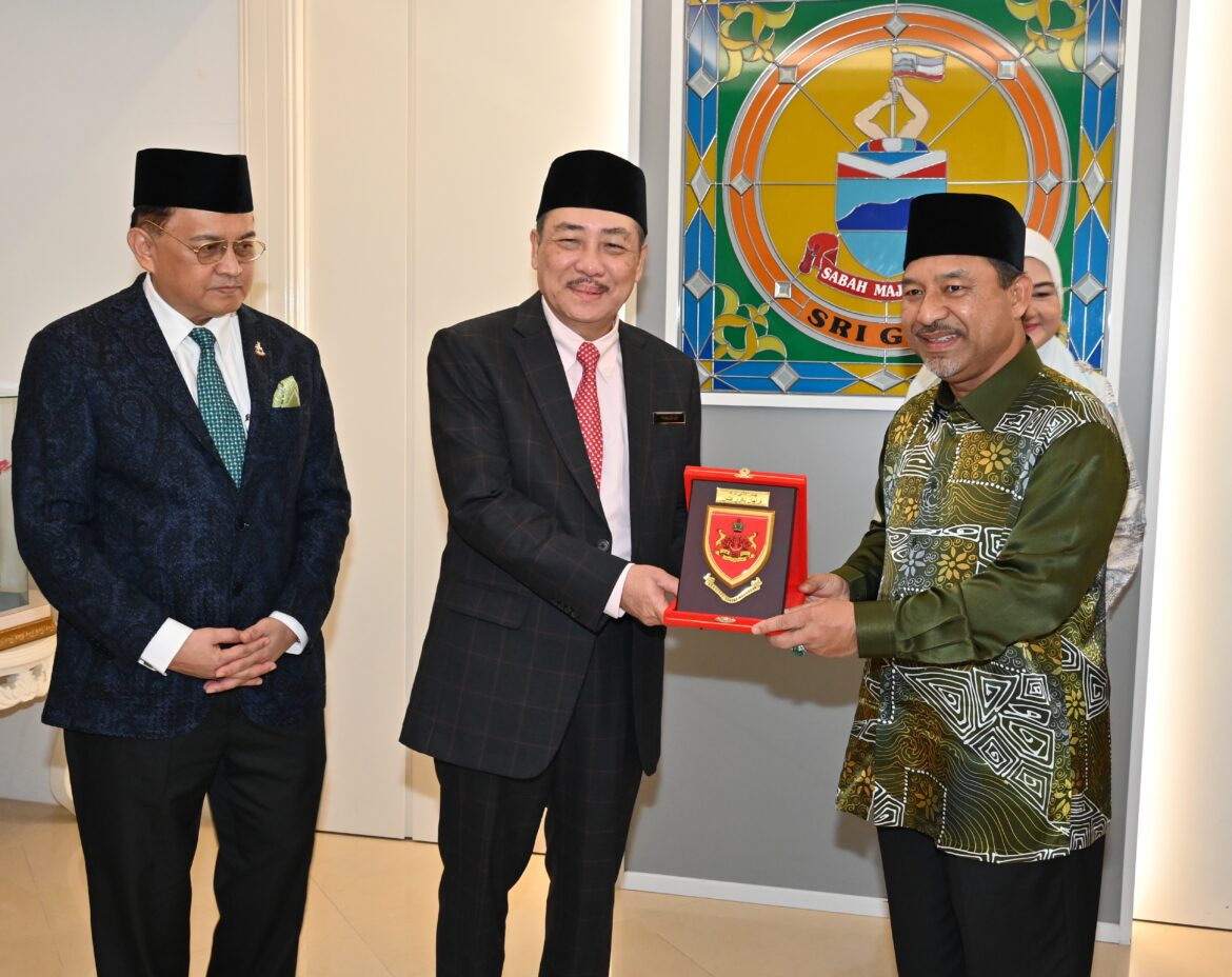 Hajiji terima kunjungan MB Kelantan