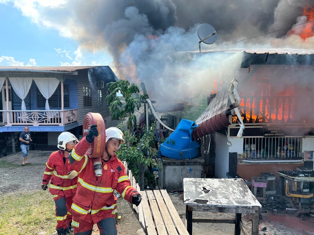 Seorang sesak nafas kebakaran empat rumah di Kampung Sentosa