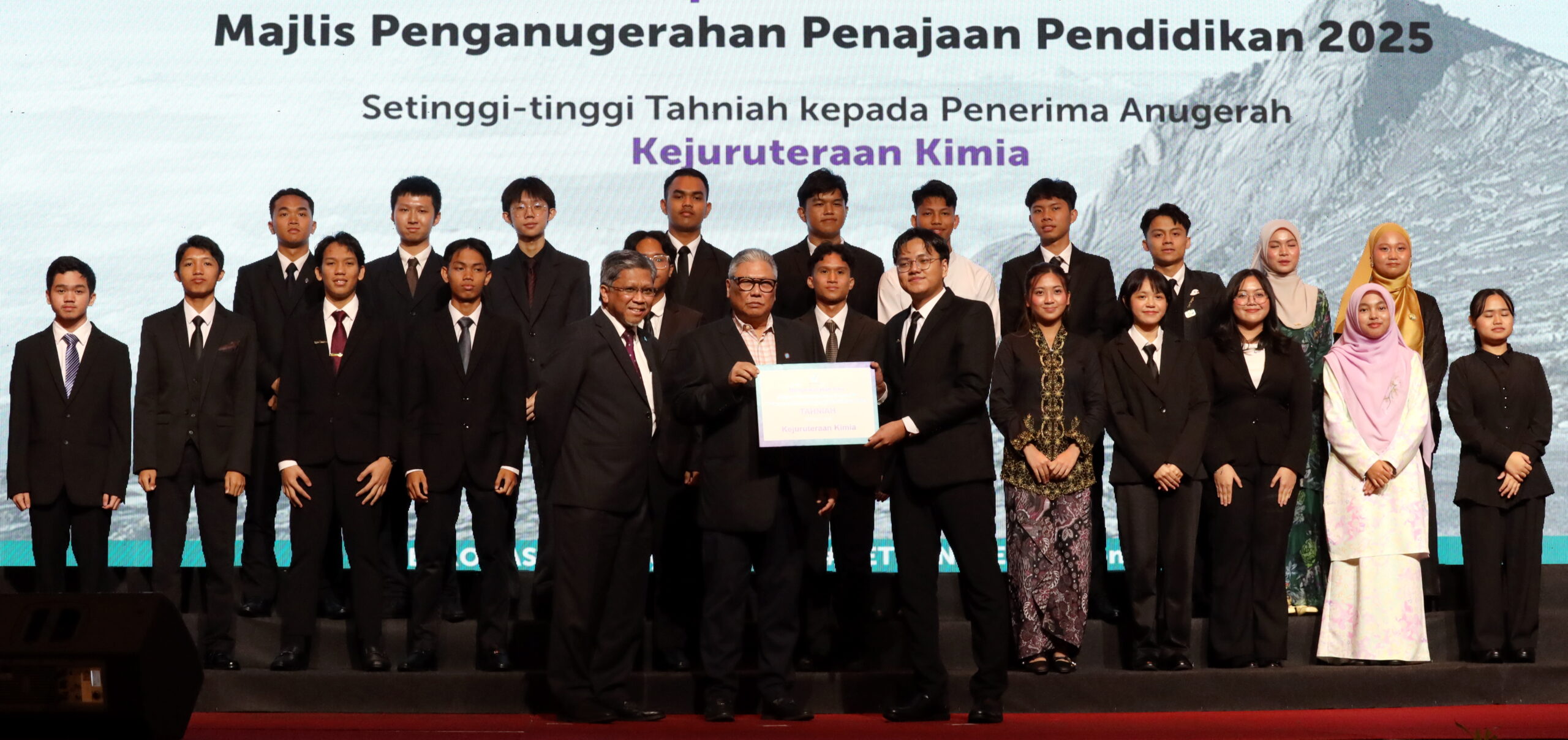 Petronas 02
