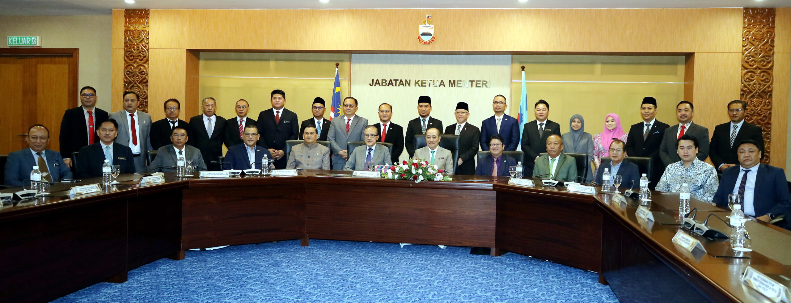 Setiausaha Politik 01